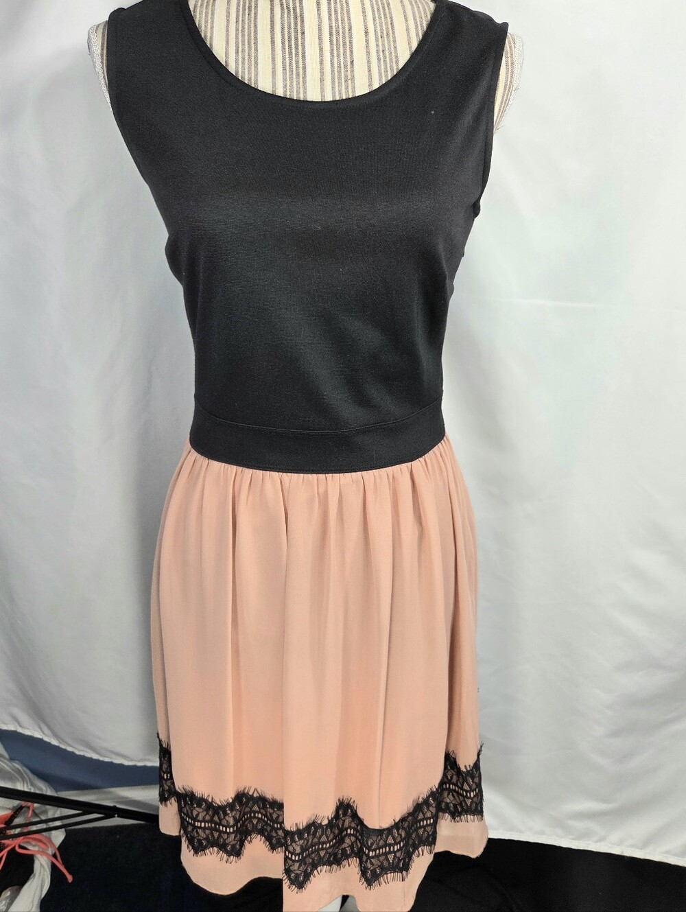 En Focus Studio NWT Black w/Peach(?) Skirt Sleeveless Cut Out Back Dress Size 8